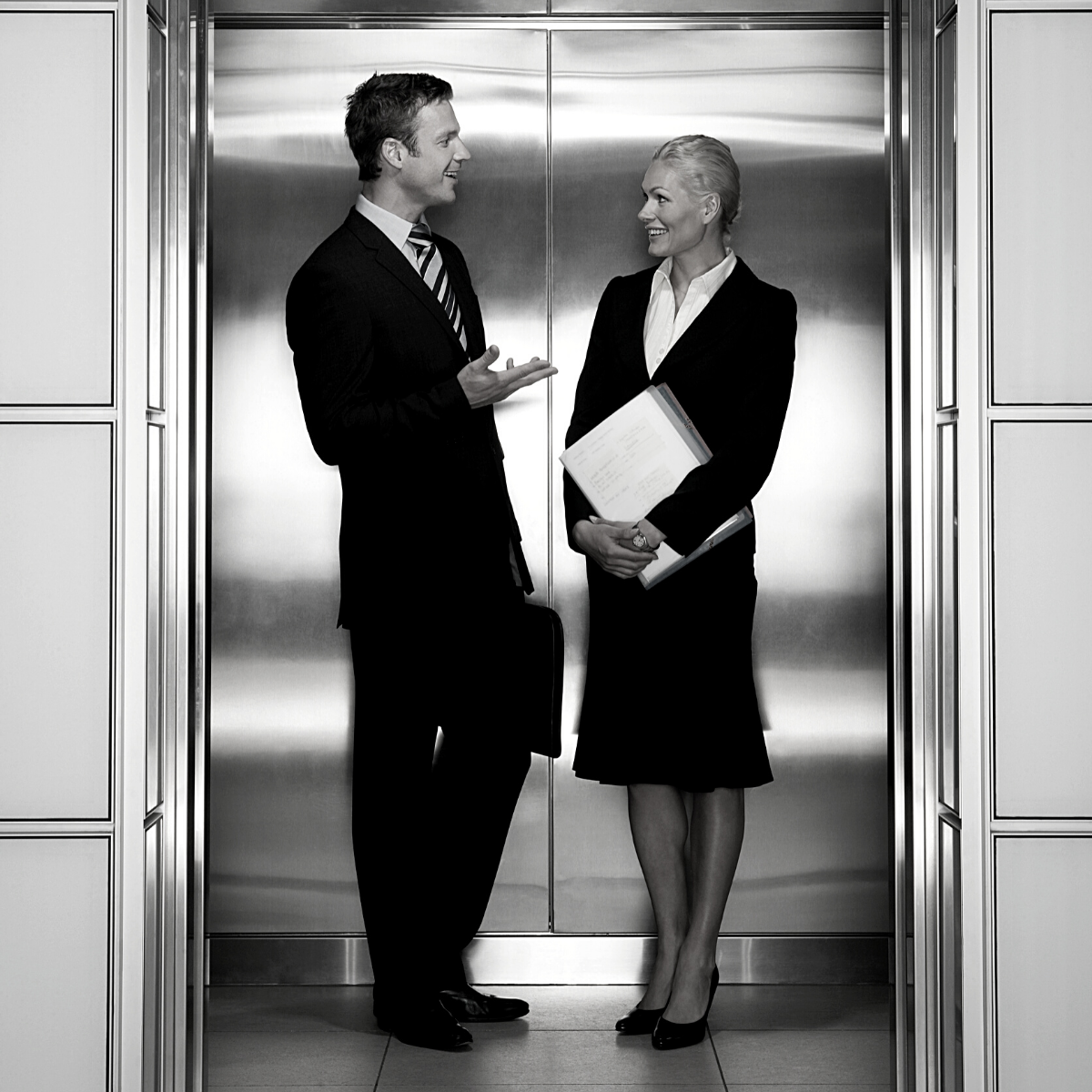 Een elevator pitch is een korte presentatie over jezelf waarin je in maximaal 60 seconden over jouw toegevoegde waarde vertelt.